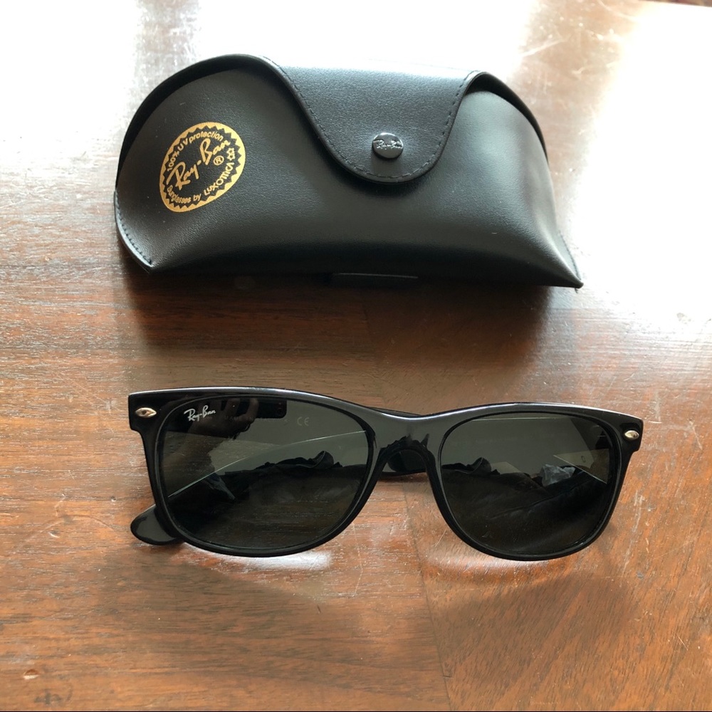 Ray Ban 2132 New Wayfarer Sunglasses